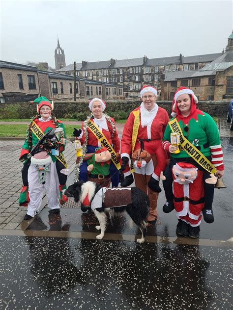 Santa's Garland – Beatson Cancer Charity Shop.